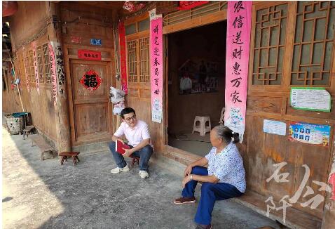辦實事 暖人心 促發(fā)展 ——記新華社計財局副高級會計師，石阡縣龍?zhí)伶?zhèn)困牛山村駐村第一書記兼龍?zhí)伶?zhèn)黨委副書記劉坤